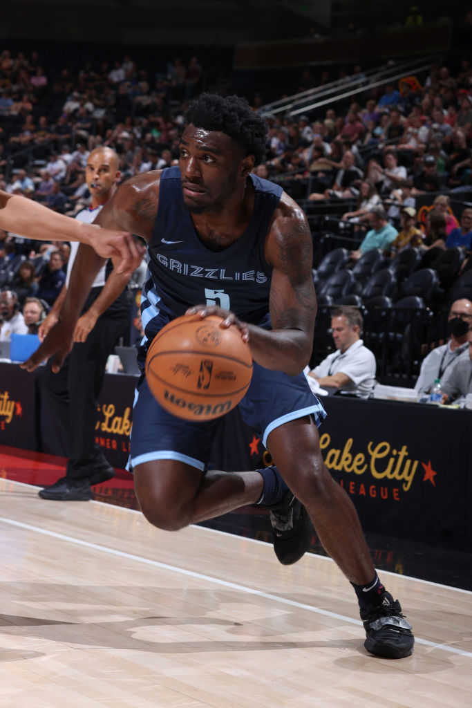 更如灯塔般 更如灯塔般